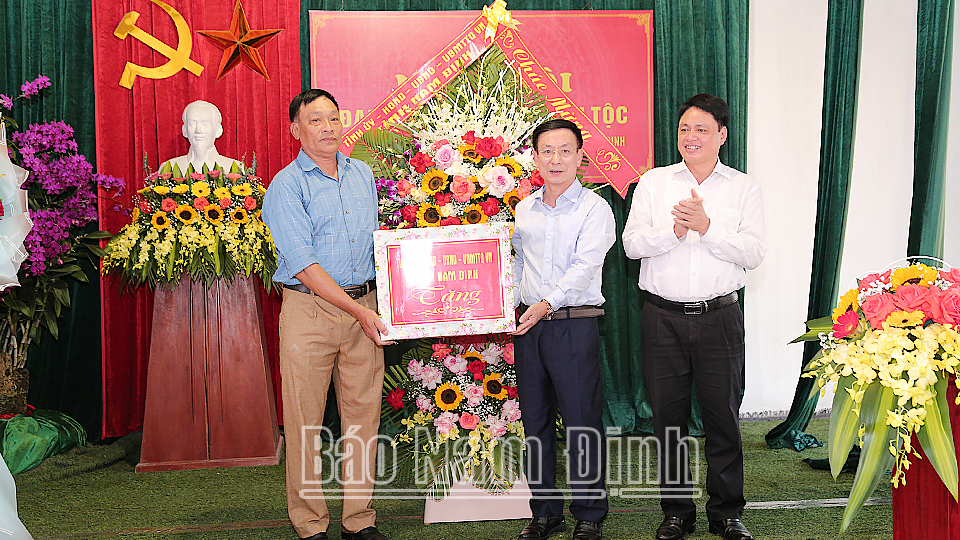 Đồng chí Chủ tịch UBND tỉnh dự Ngày hội Đại đoàn kết toàn dân tộc tại xã Nghĩa Sơn